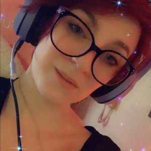 Meet your Posher, Kaitlynn marie